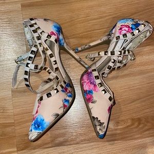 Pointed toe ankle strap heels